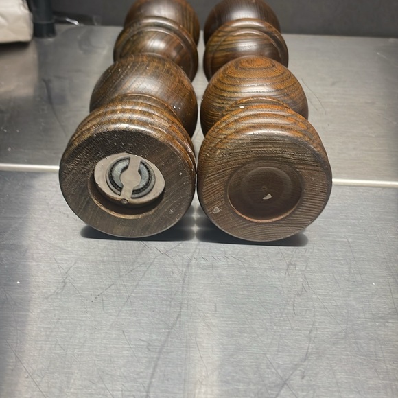 Wood salt and pepper shaker grinder - Picture 4 of 5